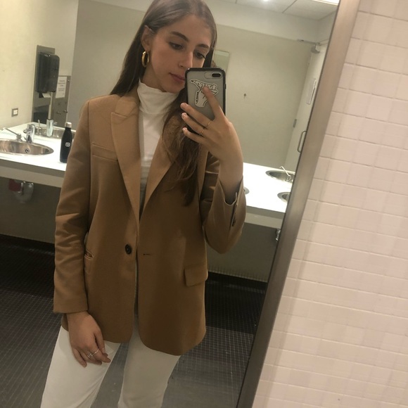 Meet your Posher, Chloe - Picture 2 of 8